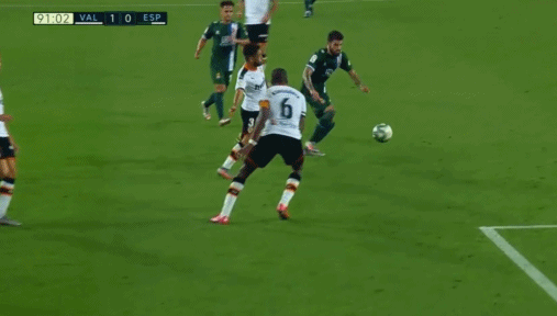 阵容瓦伦西亚(442):门将:13-西莱森后卫:2-科雷亚(25-弗洛伦齐71),12