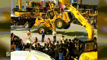 我也是第一次毕业 10 在挖掘机这方面 蓝翔不是开玩笑的 01 同学们都