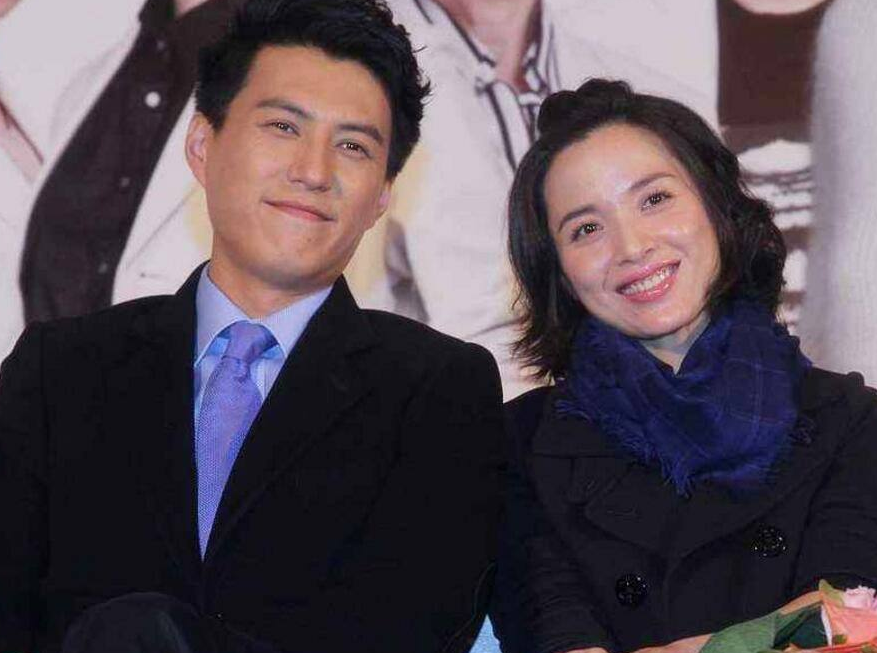 霸道总裁靳东,为何结婚九年"0绯闻"?看看他妻子是谁就