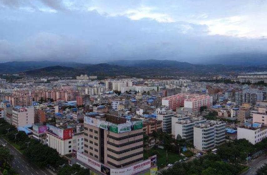 红河州府蒙自市,世界锡都个旧,蒙自和个旧比较,蒙自城市风景,个旧城市