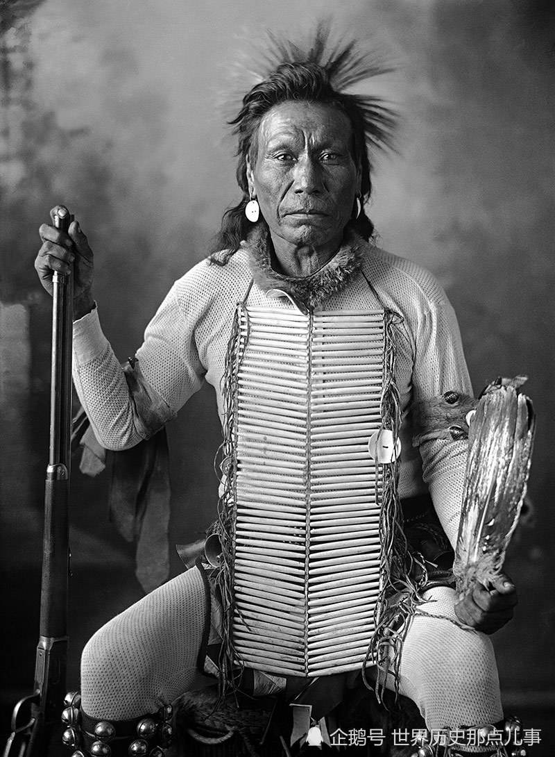 20世纪,他用照相机拍下了美国印第安人中最为骁勇善战