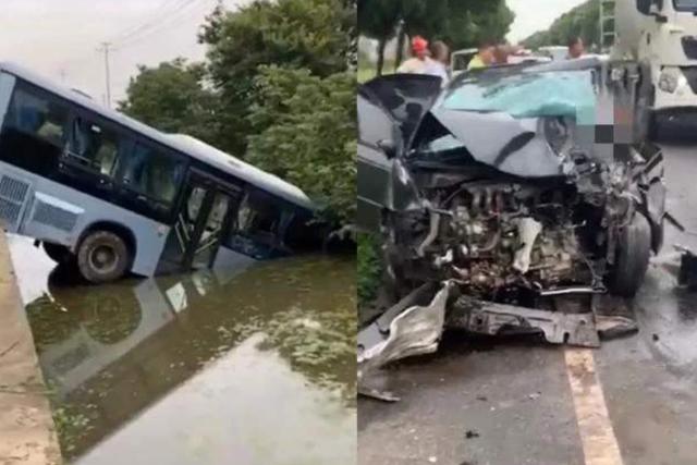 江苏再次出现一起交通事故,造成1死4伤,公交车栽进泄洪渠