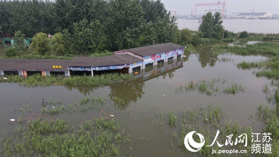 扬州消防紧急驰援镇江世业洲开展抗洪抢险救援