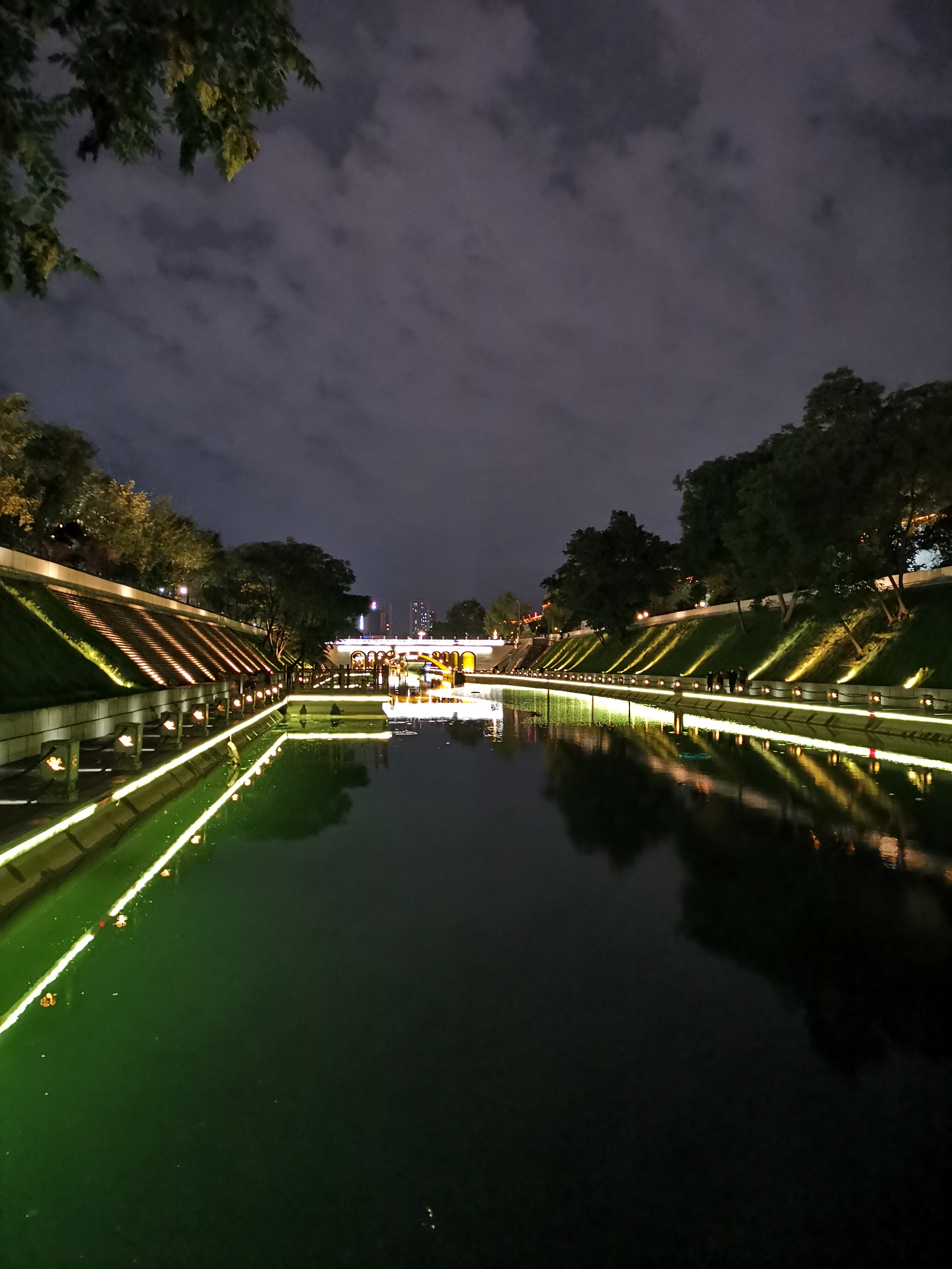 夜游西安护城河,发现不一样的美景