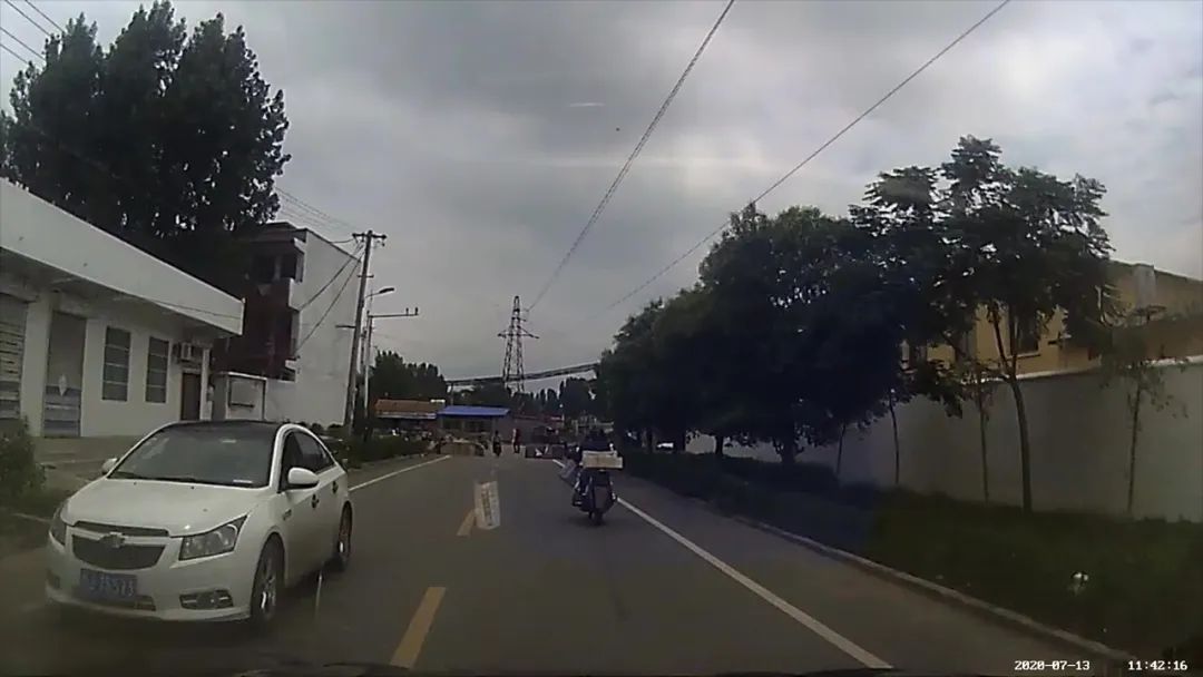 警方抓捕视频曝光!看宁阳警方如何抓获集市"扒手"!