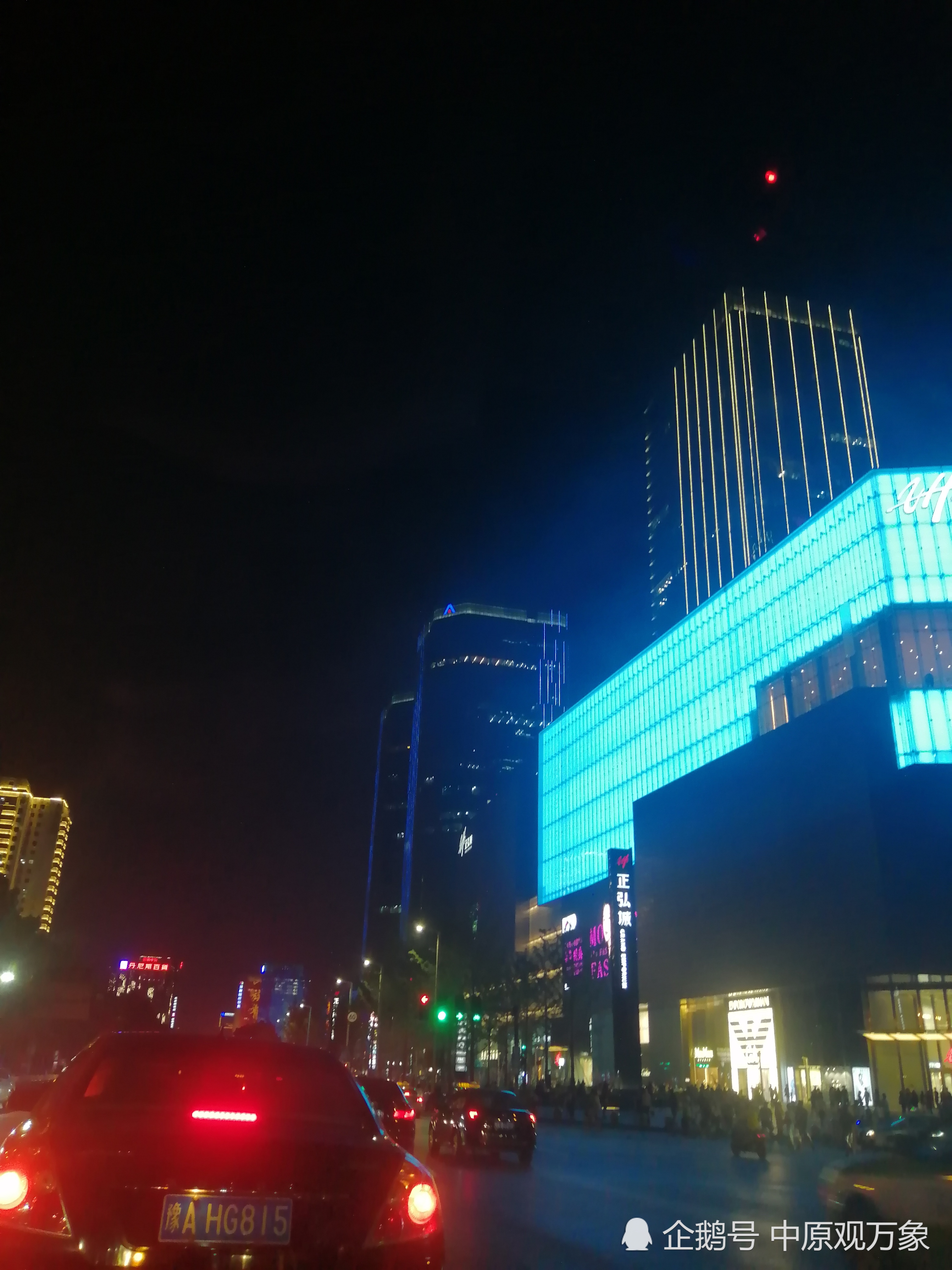 郑州花园路东风路,两大标志性建筑的夜景,真不赖