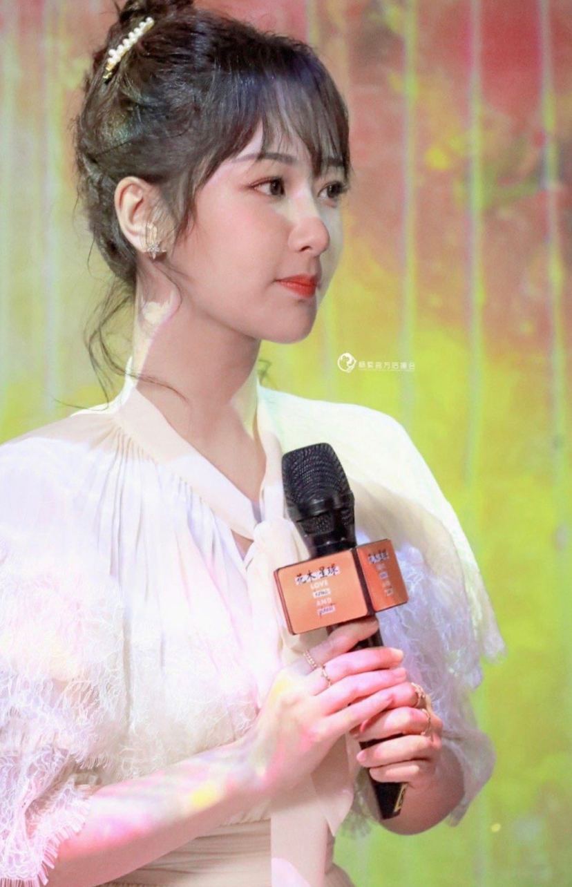 杨紫真是越长越幼,下一步是进组还是综艺或者是休息?