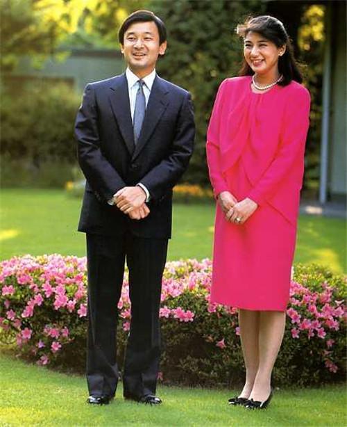 她是拒绝嫁入日本皇室的平民,为梦想放弃富贵,天皇却非她不娶