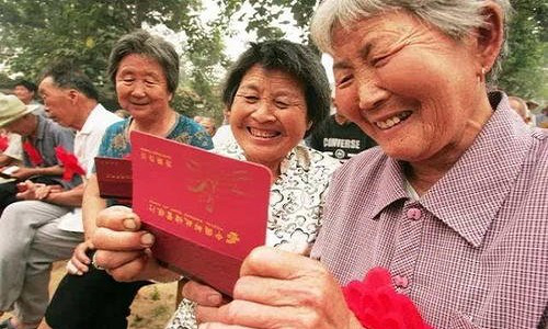 养老金没领几年,老人去世怎么办?社保没打水漂,3笔钱可领!