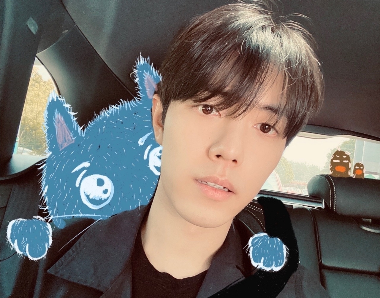 反差萌明星:肖战嘟嘴卖萌黄晓明卑微端水大师,都不总裁了?