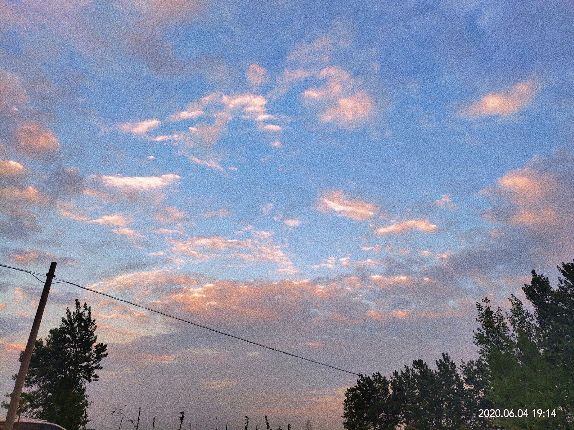 图片·总有一片云彩能够治愈你