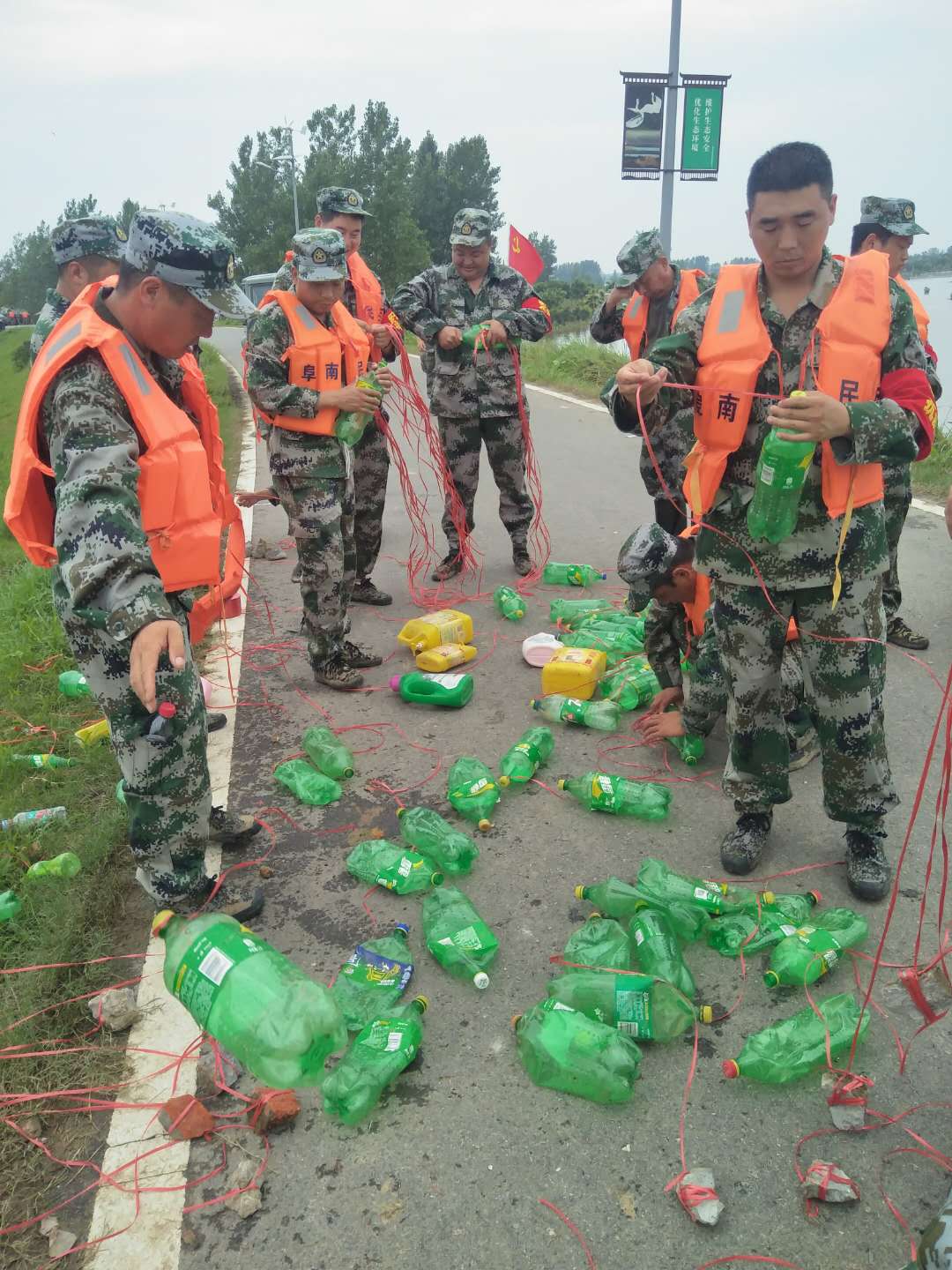 阜南县民兵:奋战在王家坝抗洪一线!