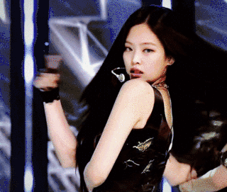 jennie黑天鹅图片,jenniesolo图片 那个又美又a的jennie带着她的穿搭宝典来了