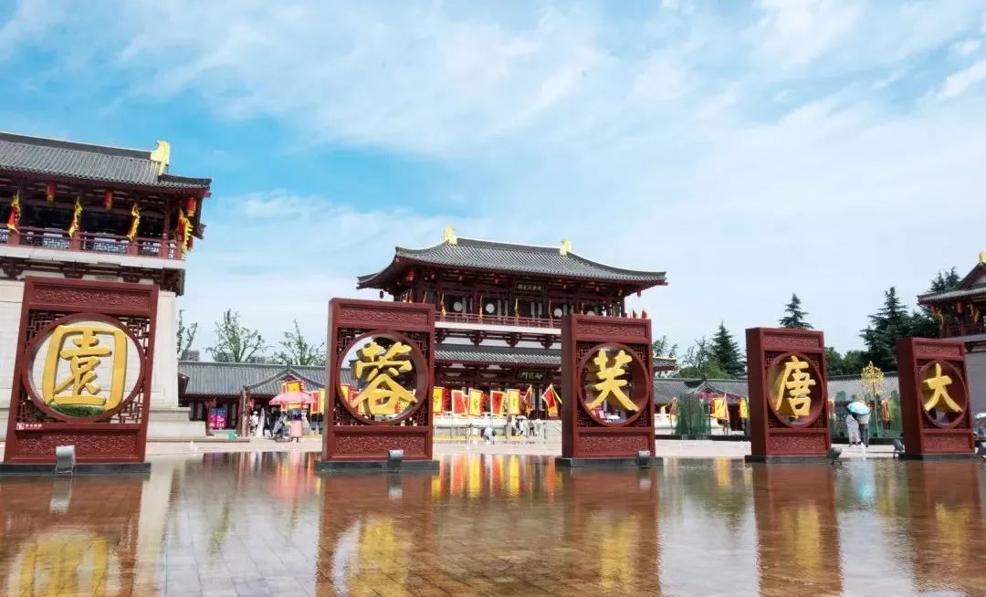 大唐芙蓉园8月起免费开放,围墙真的该拆吗?