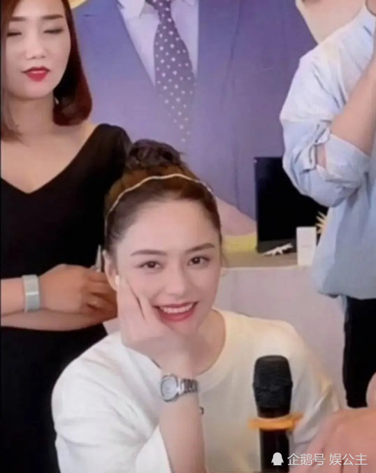 发福的阿娇和她撞脸