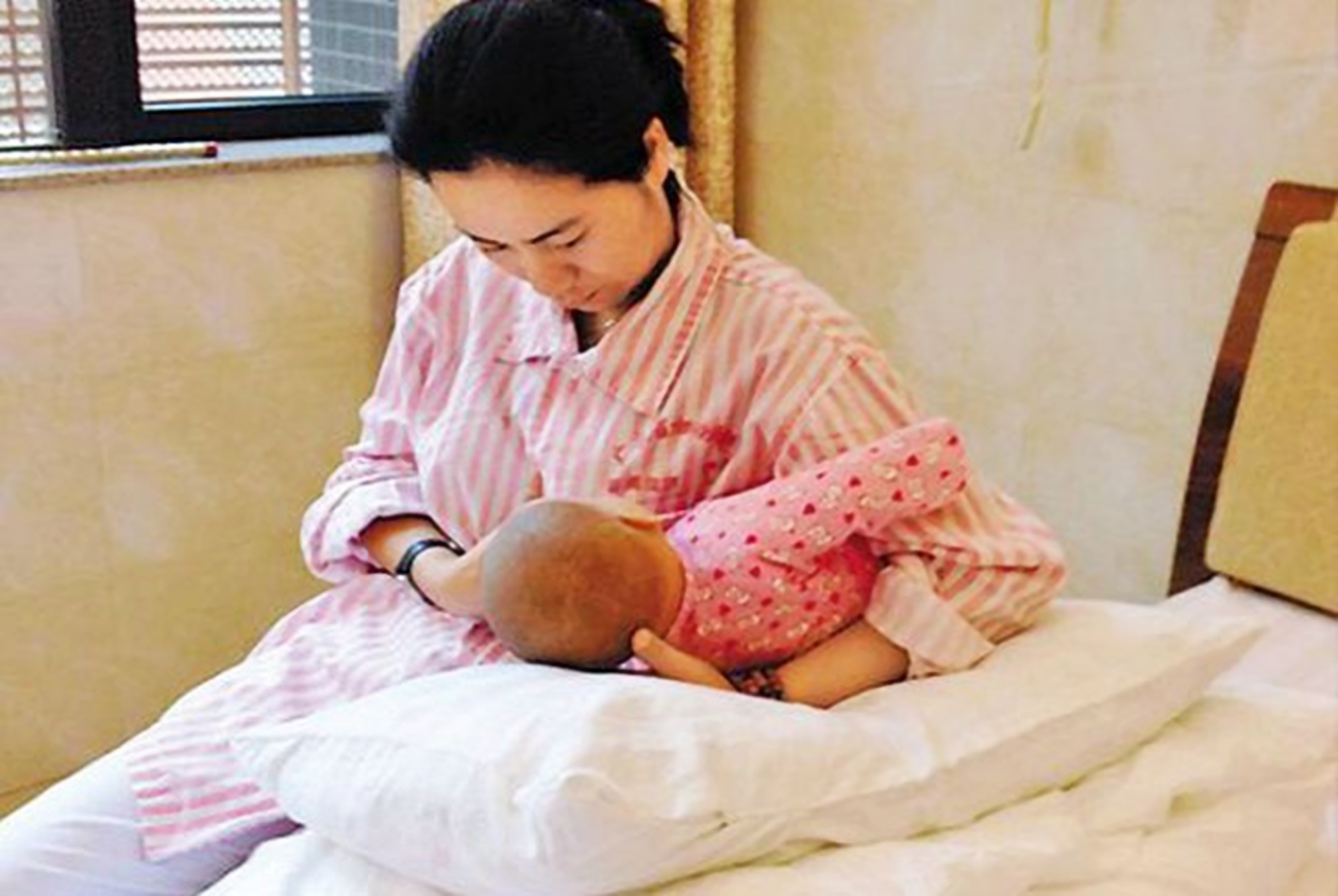 新手妈妈哺乳喂养难题多?掌握这些技巧疑问"一次解决"