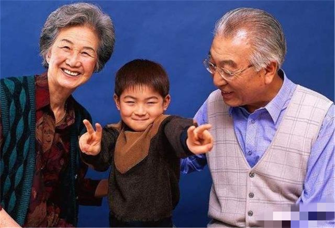 "你没儿子家里的钱以后都是我的"外孙童言无忌,姥爷却