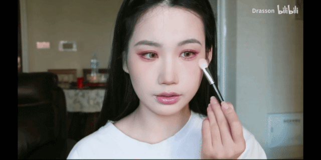 那些又纯又欲的奶猫系女生，都是怎么“装”出来的？