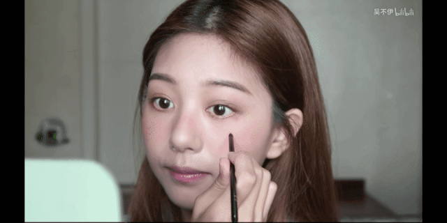那些又纯又欲的奶猫系女生，都是怎么“装”出来的？