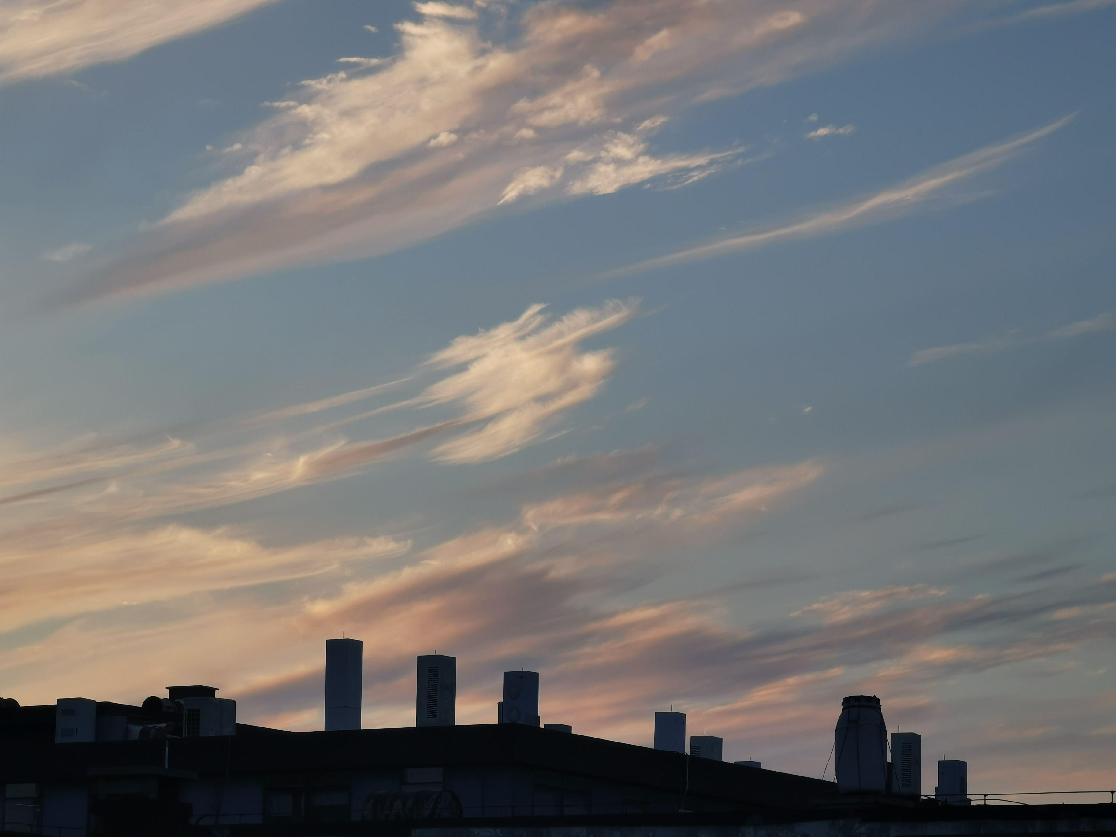 今天傍晚,北京天空又现"炫彩晚霞"!