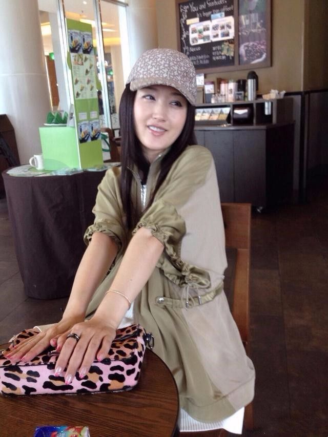 杨钰莹一直扮清纯,从心里就不服老,但看着就是50岁的人!