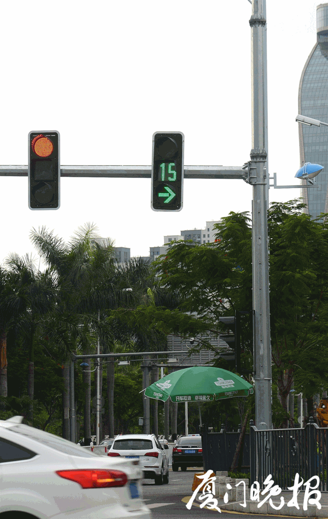 厦门岛内8个路口加装右转红绿灯!不少车主已