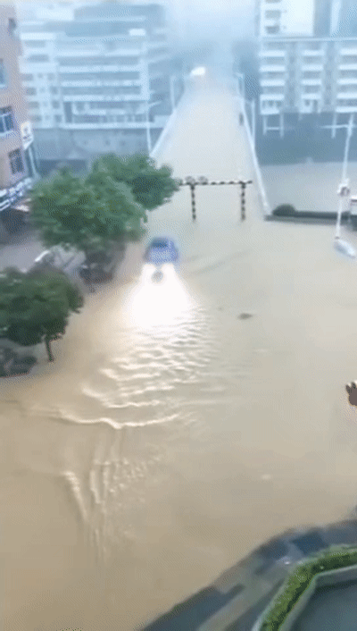 多处溜方积水最深1米福州暴雨后还好有你们在