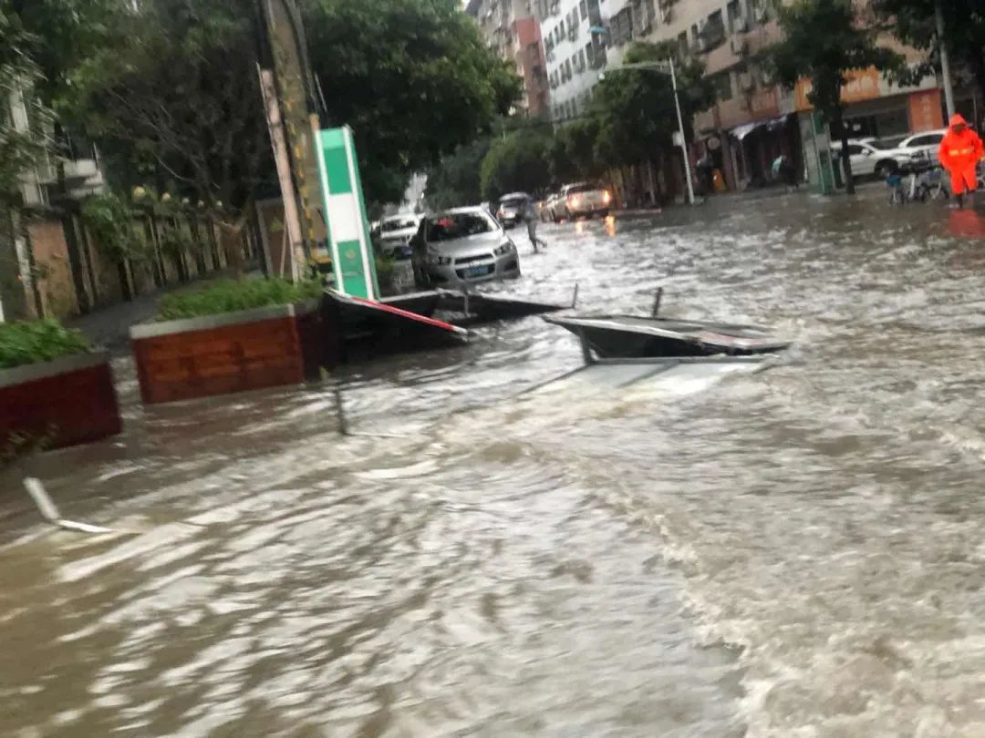 暴雨袭城!遂宁多处路面积水,大量视频图片直击现场!