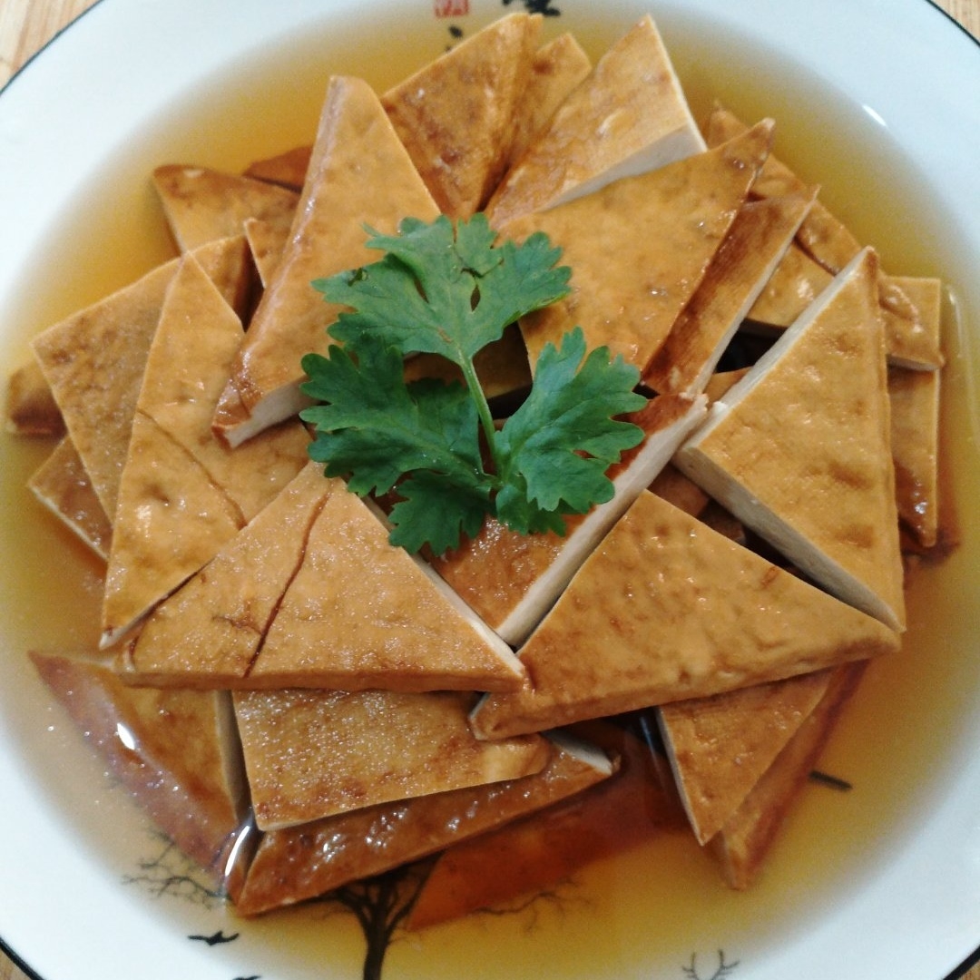 豆腐干的新家常做法,咸鲜之中带着淡淡的糟香,令人过口难忘