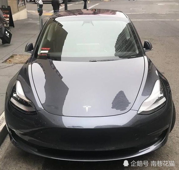 特斯拉model 3(冷光银)