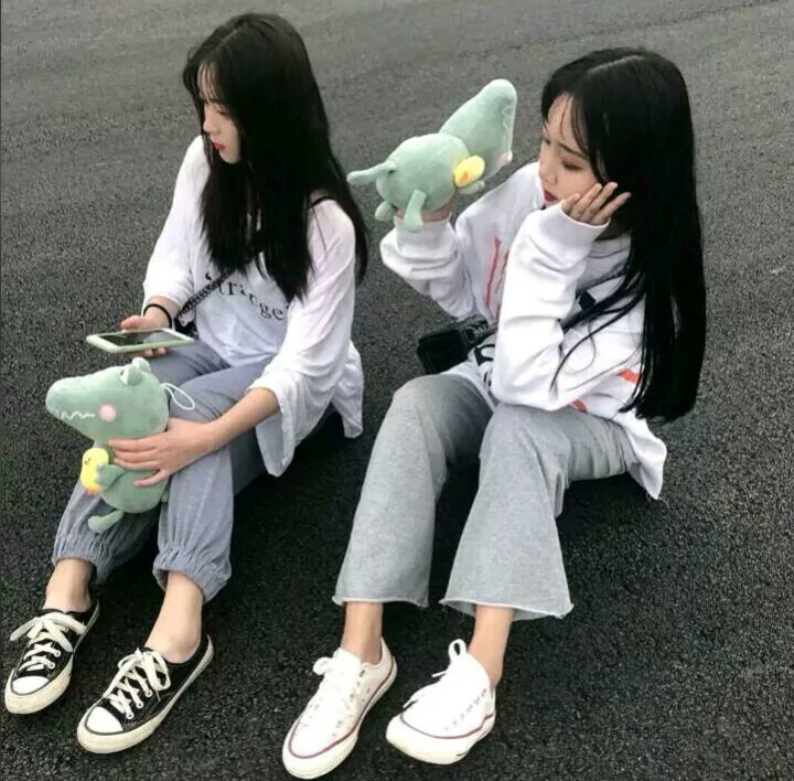 甜甜的闺蜜头像:喜欢固定的位置,同一款奶茶,不变的朋友!