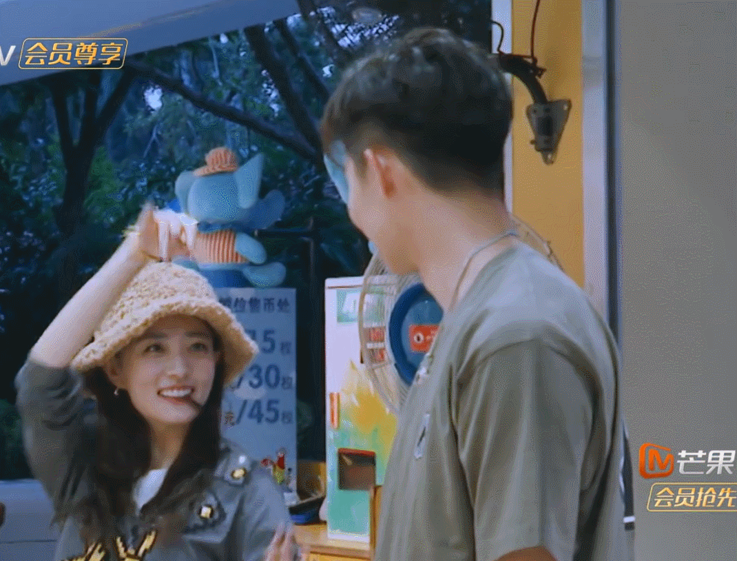 但出现在荧幕上的时候却还是很圈粉,再加上之前在出演《闪光少女》