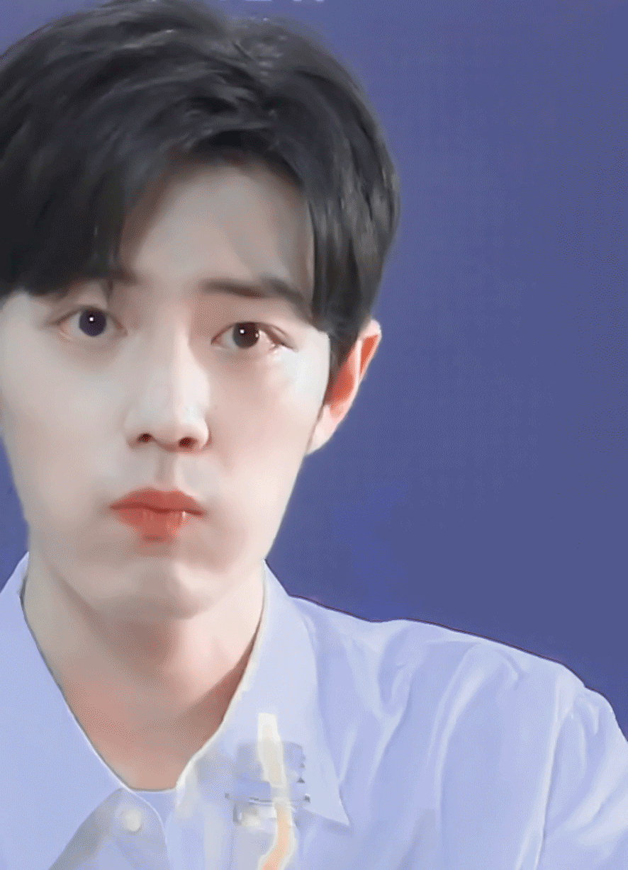 肖战酒桌翘脚惹人嫌主播粉丝又出骚操作代言被撤一夜凉透