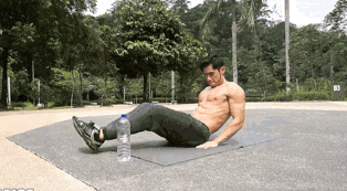 4个用矿泉水瓶练腹肌动作，帮你紧致肌肉，打造迷人腹部线条