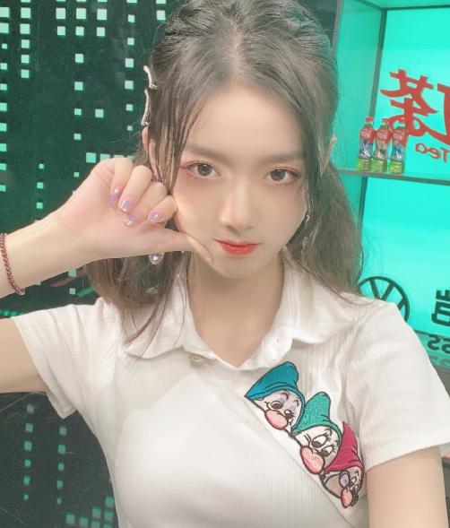 kpl女解说灵儿晒深夜练舞视频,这身材最近生活开得有点好吧