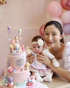 杨怡因女儿厌奶感烦恼发文求助网友透露曾不让罗仲谦亲女儿