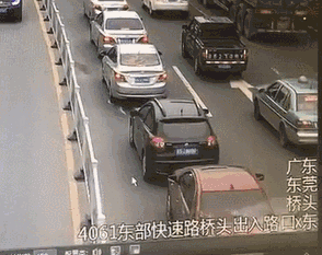 东莞车祸14辆车被撞毁画面惨烈 系水泥罐车制动失灵所致