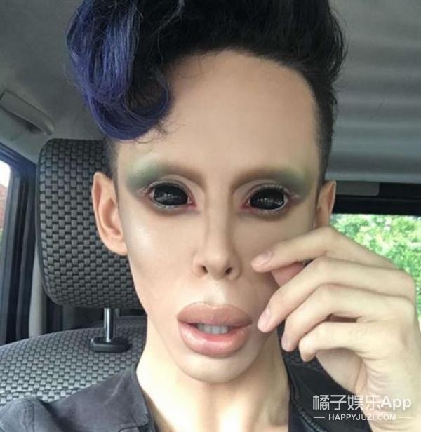 他用50000美元把自己變成無性外星人