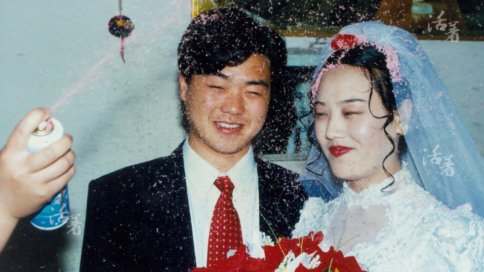 活着：中国婚礼二十年 从自行车到超跑
