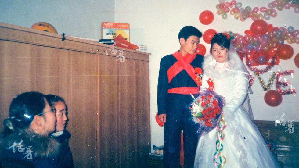 活着：中国婚礼二十年 从自行车到超跑