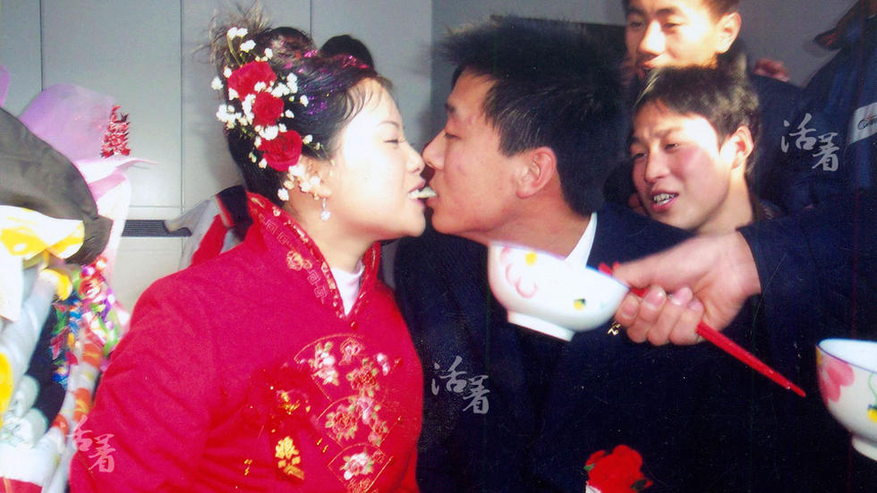 活着：中国婚礼二十年 从自行车到超跑