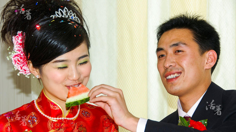 活着：中国婚礼二十年 从自行车到超跑