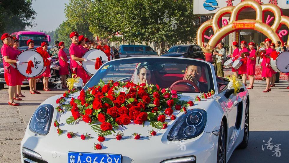 活着：中国婚礼二十年 从自行车到超跑