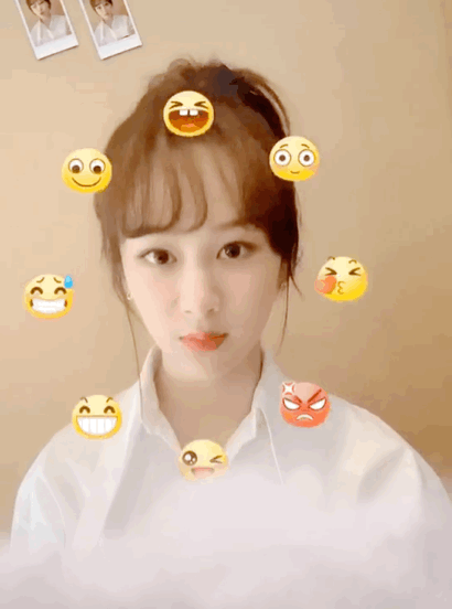 杨紫挑战搞怪表情包送飞吻咧嘴大笑秒变傻大妞