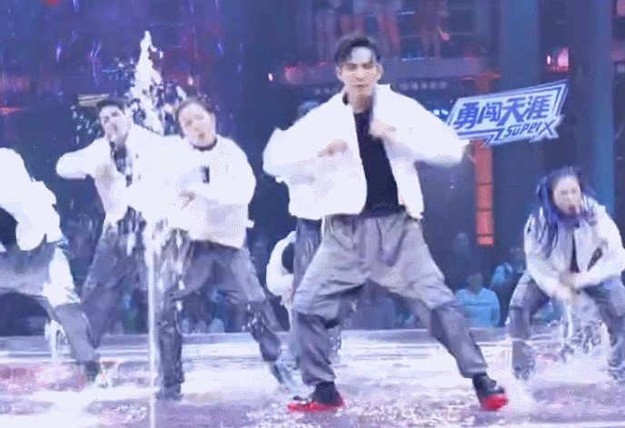 街舞3王一博玩水圆脑袋过分可爱残酷赛制让他红了眼眶