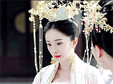 古装剧中美腻的步摇冠:杨幂,荷花美哭,但是和佟丽娅比