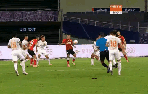 上海上港21胜武汉卓尔引球迷热议