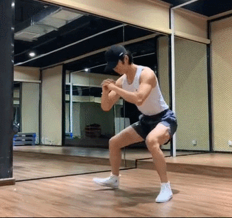 练腿动作不需要太多,掌握这些动作就可以,赶紧照着练起来