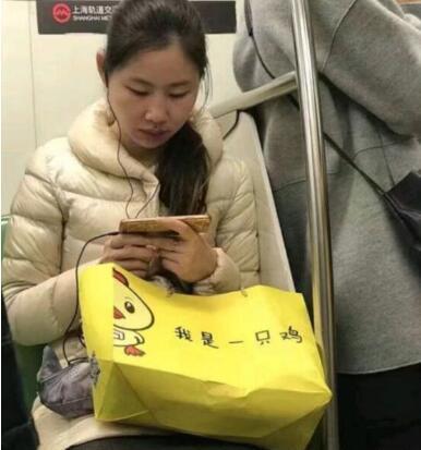 冰箱姐搞笑：新娘被众人弄成这样，新郎笑起来好苦涩