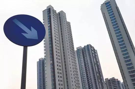 房价又抬头？！多地政策再收紧 楼市接下来怎么走...